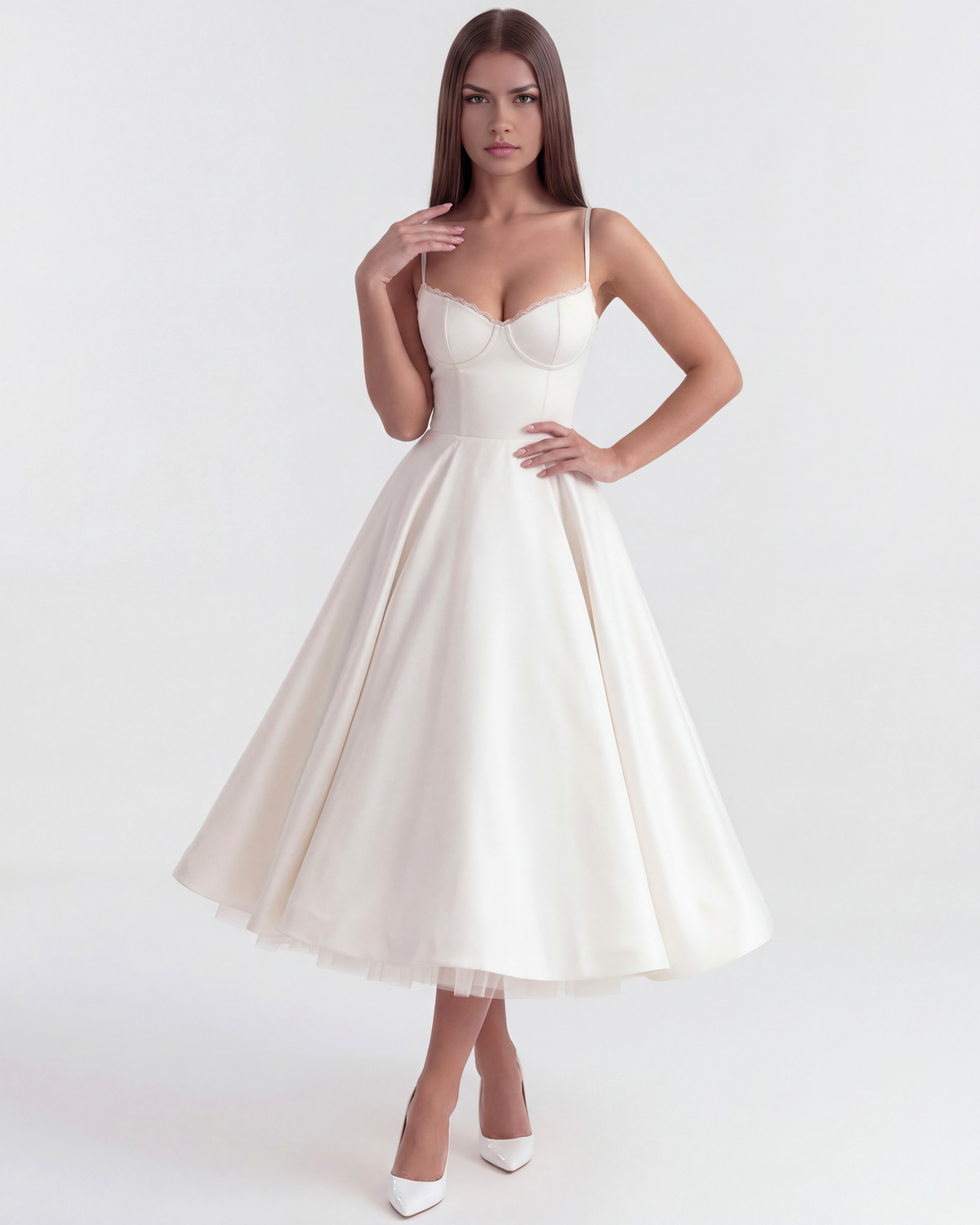 SELENE | Anmutiges Midikleid mit Feinen Trägern
