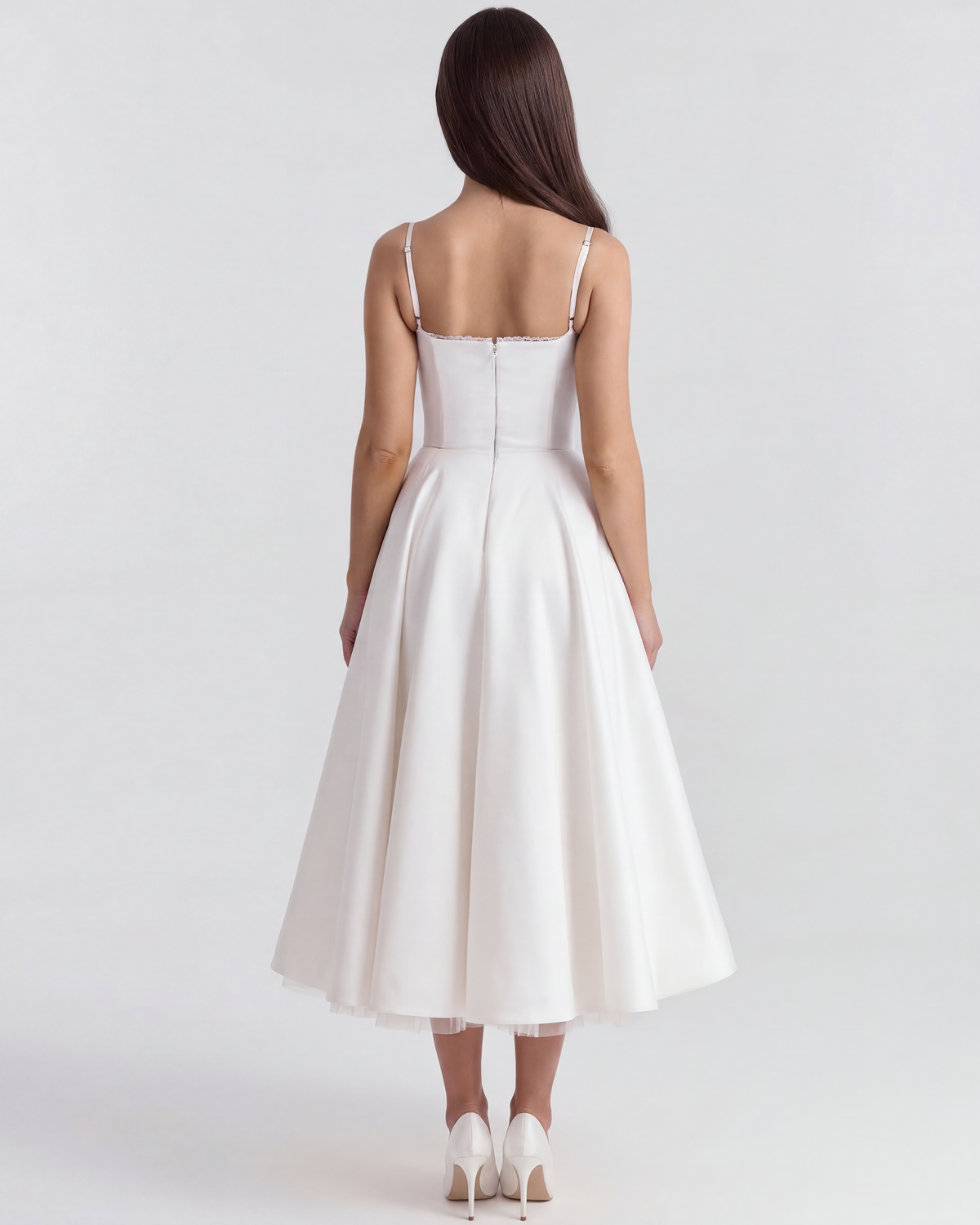 SELENE | Anmutiges Midikleid mit Feinen Trägern