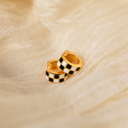 Checkered Huggies