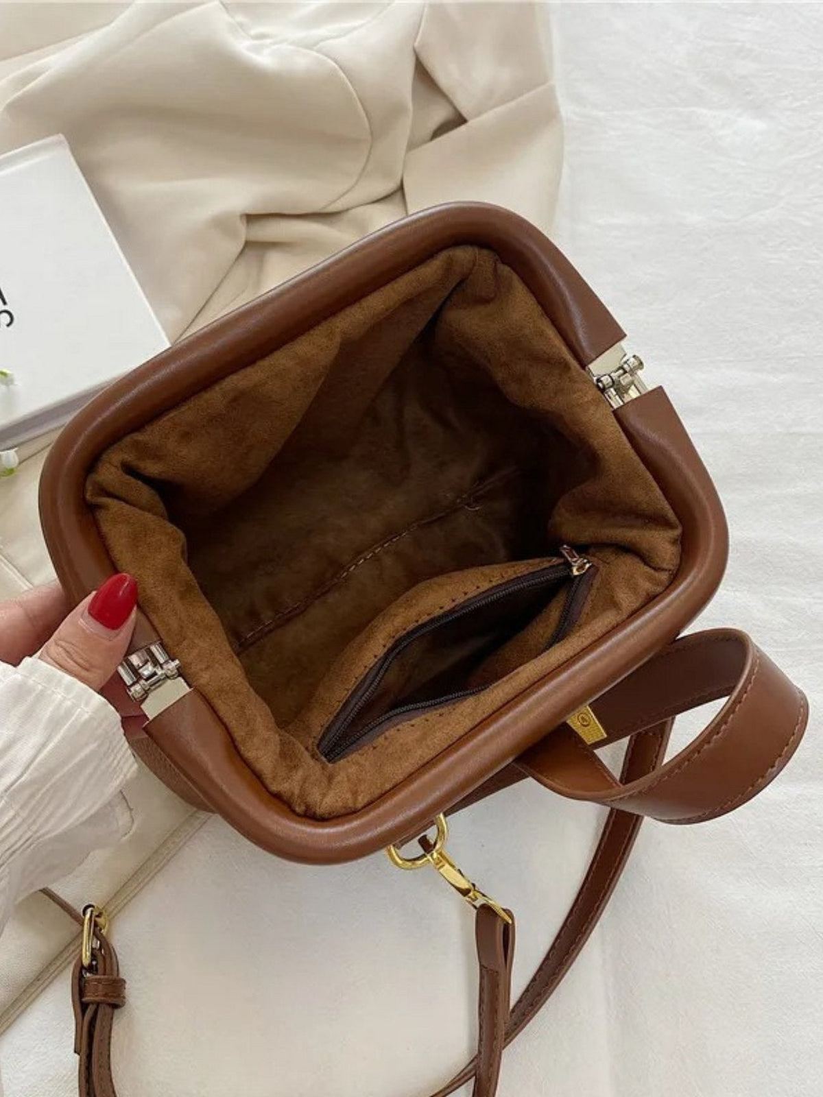 Abelina – Stylish Leather Handbag with Shoulder Strap