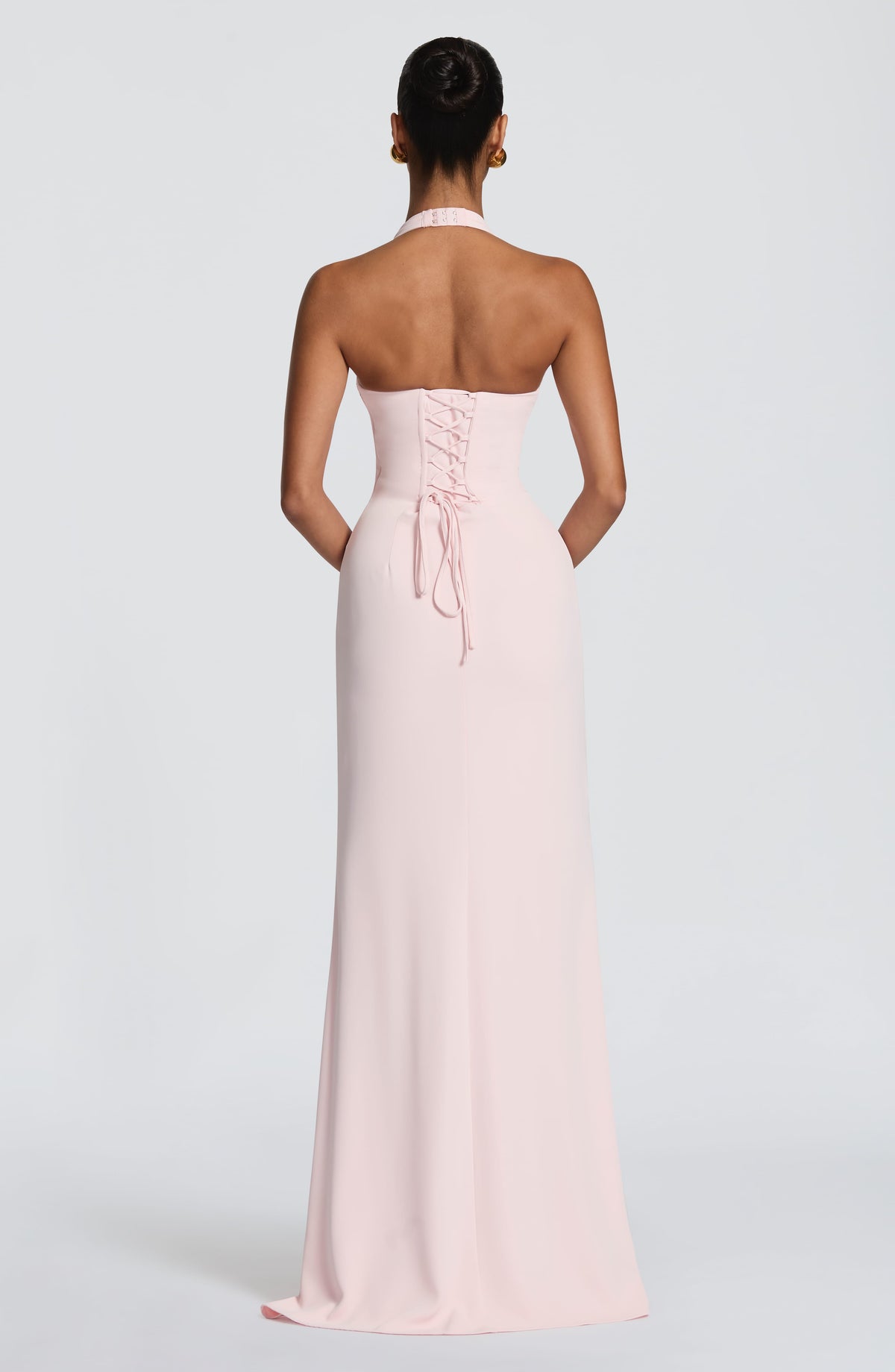 LEANDRA | Figurbetontes Halter-Maxikleid