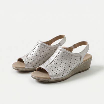 Hazel – Schimmernde Eleganz in metallic Platin