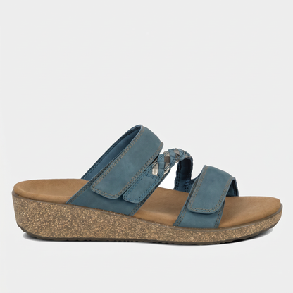 Carrie – Frische Eleganz in stilvollem Blau