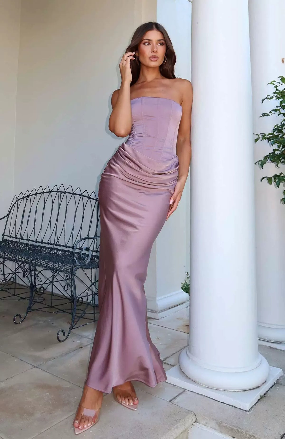 JANINE | Chic Bandeau-Maxikleid mit Korsett-Rücken