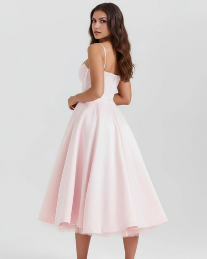 SELENE | Anmutiges Midikleid mit Feinen Trägern