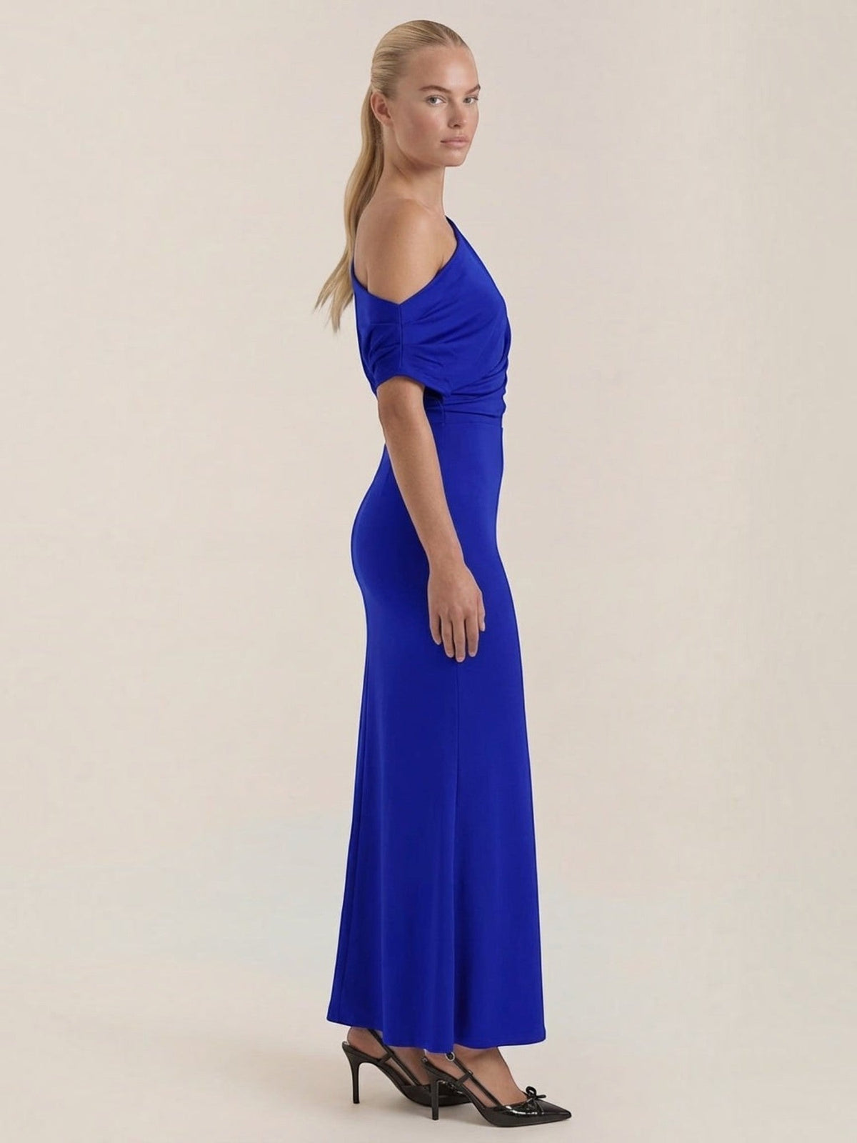 Candice Einschulter-Maxikleid
