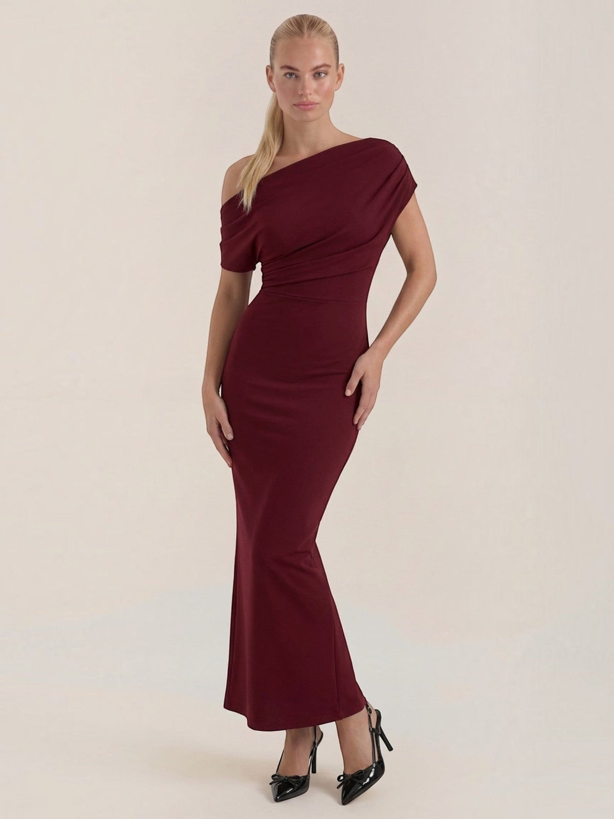 Candice Einschulter-Maxikleid