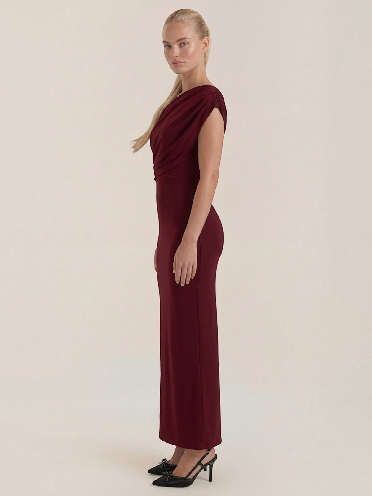 Candice Einschulter-Maxikleid
