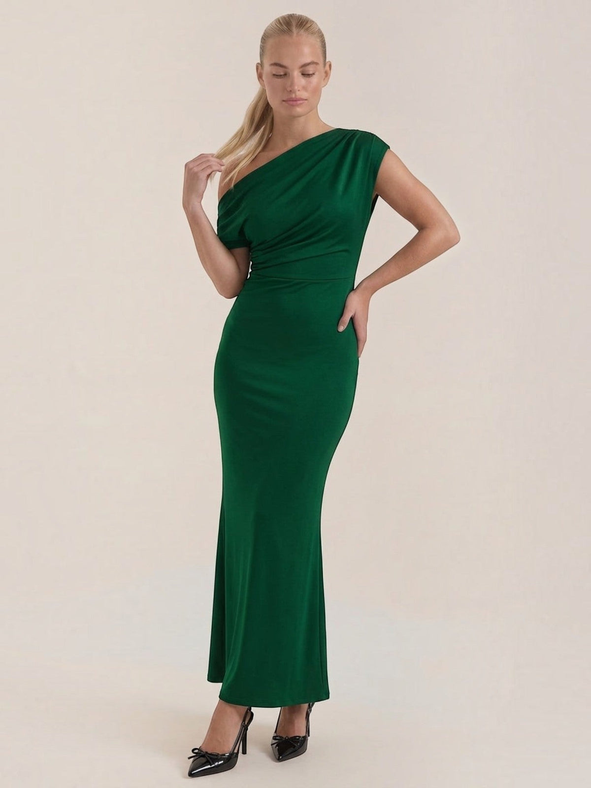 Candice Einschulter-Maxikleid