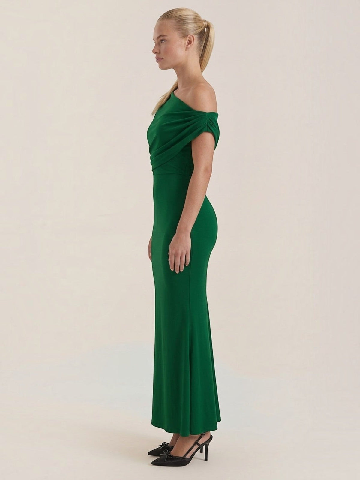 Candice Einschulter-Maxikleid