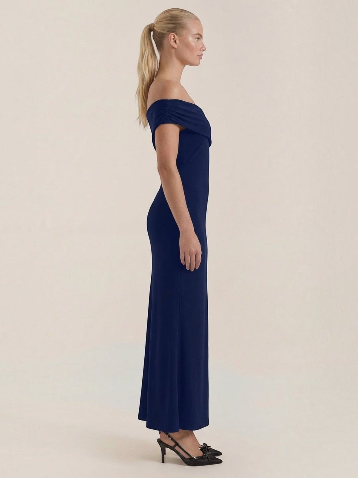 Candice Einschulter-Maxikleid