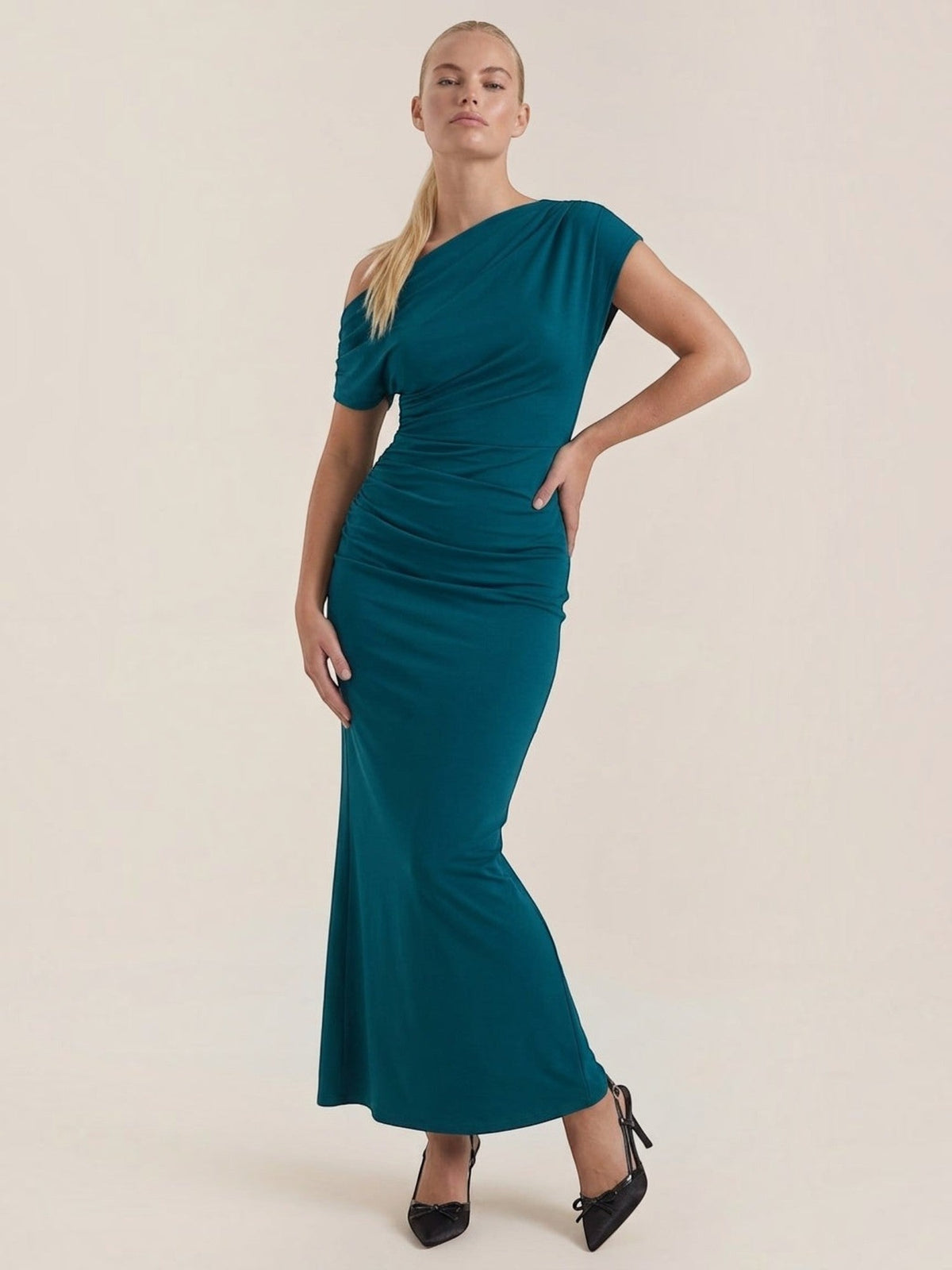 Candice Einschulter-Maxikleid