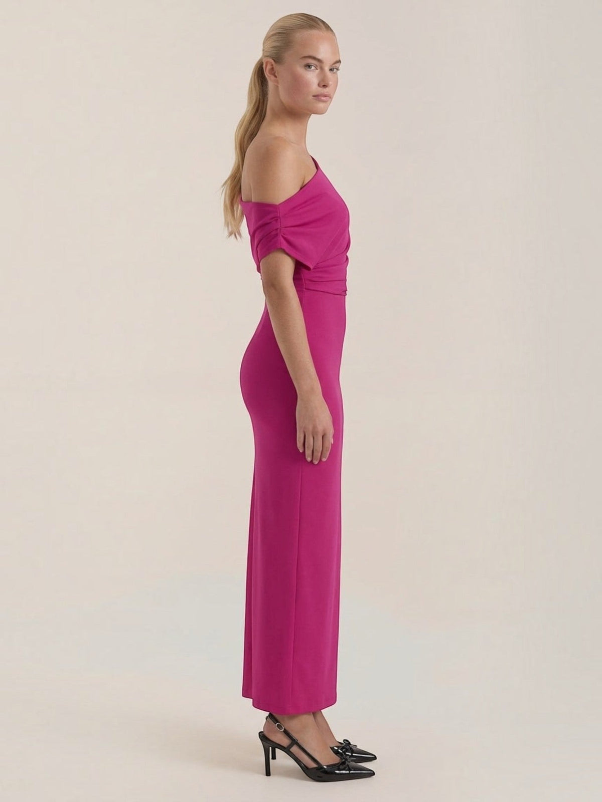 Candice Einschulter-Maxikleid