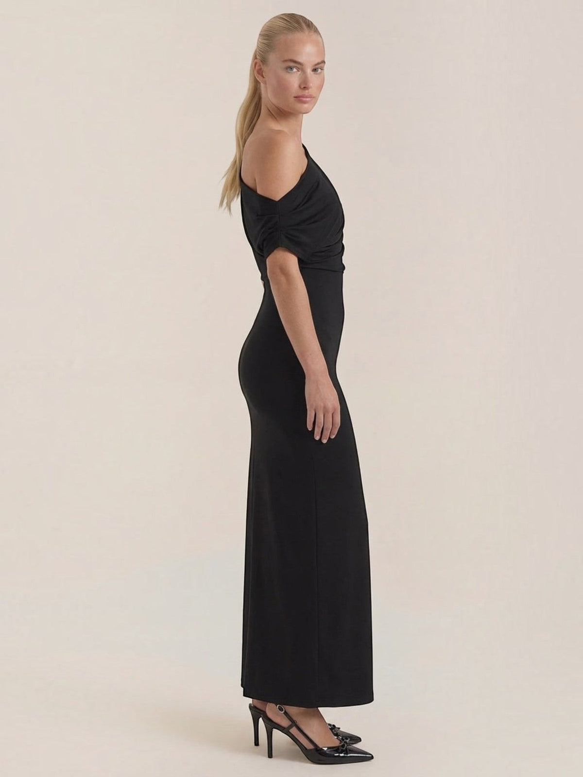 Candice Einschulter-Maxikleid