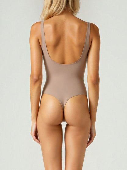 Core Sculpt Tief ausgeschnittener Tanga-Bodysuit