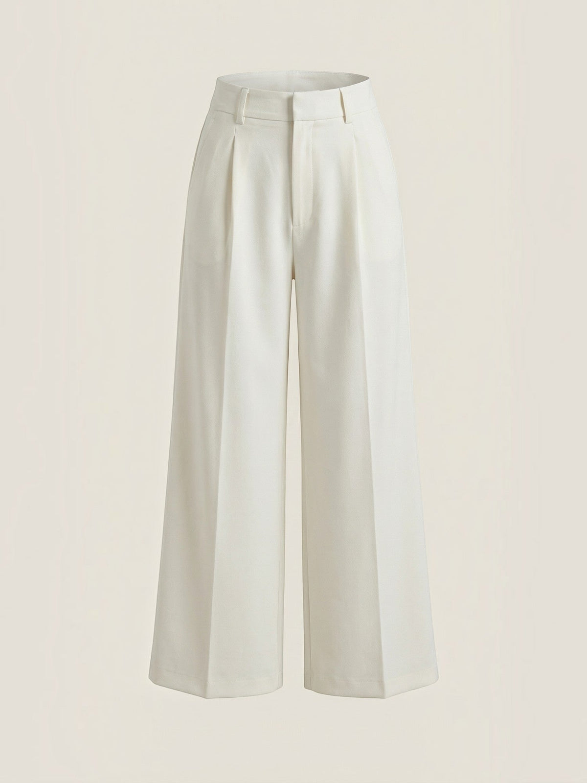Emma Hose mit weitem Bein