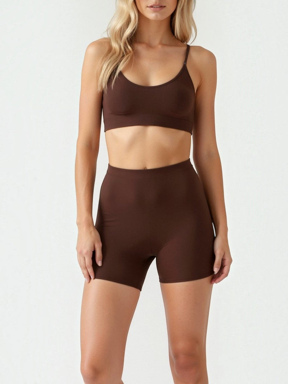 Nahtlose Shorts bis zur Mitte des Oberschenkels