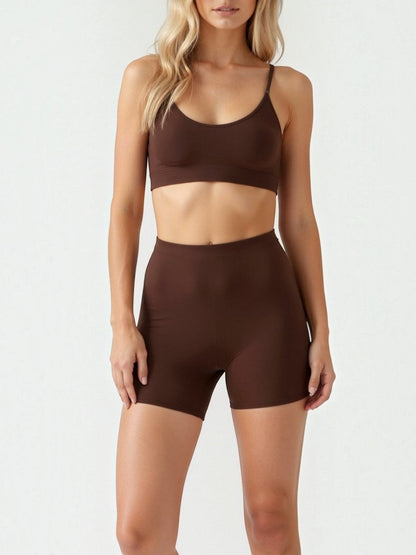 Nahtlose Shorts bis zur Mitte des Oberschenkels