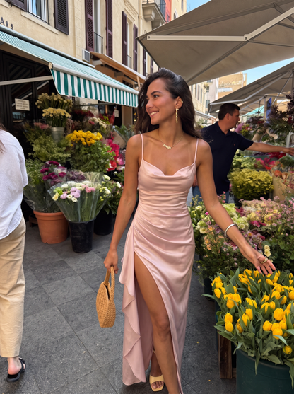 Rhiannon Seidiges Maxi-Slipkleid